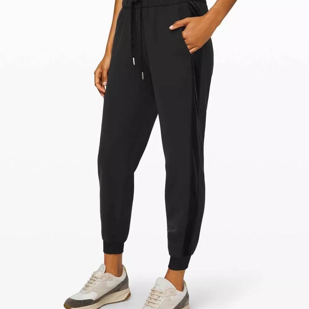 Lululemon On the Fly Jogger Velvet  Tuxedo Stripe Black Limited edition Sz 4